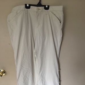 Roll up Capri pants. Eddie Bauer. Cream. Size 14.